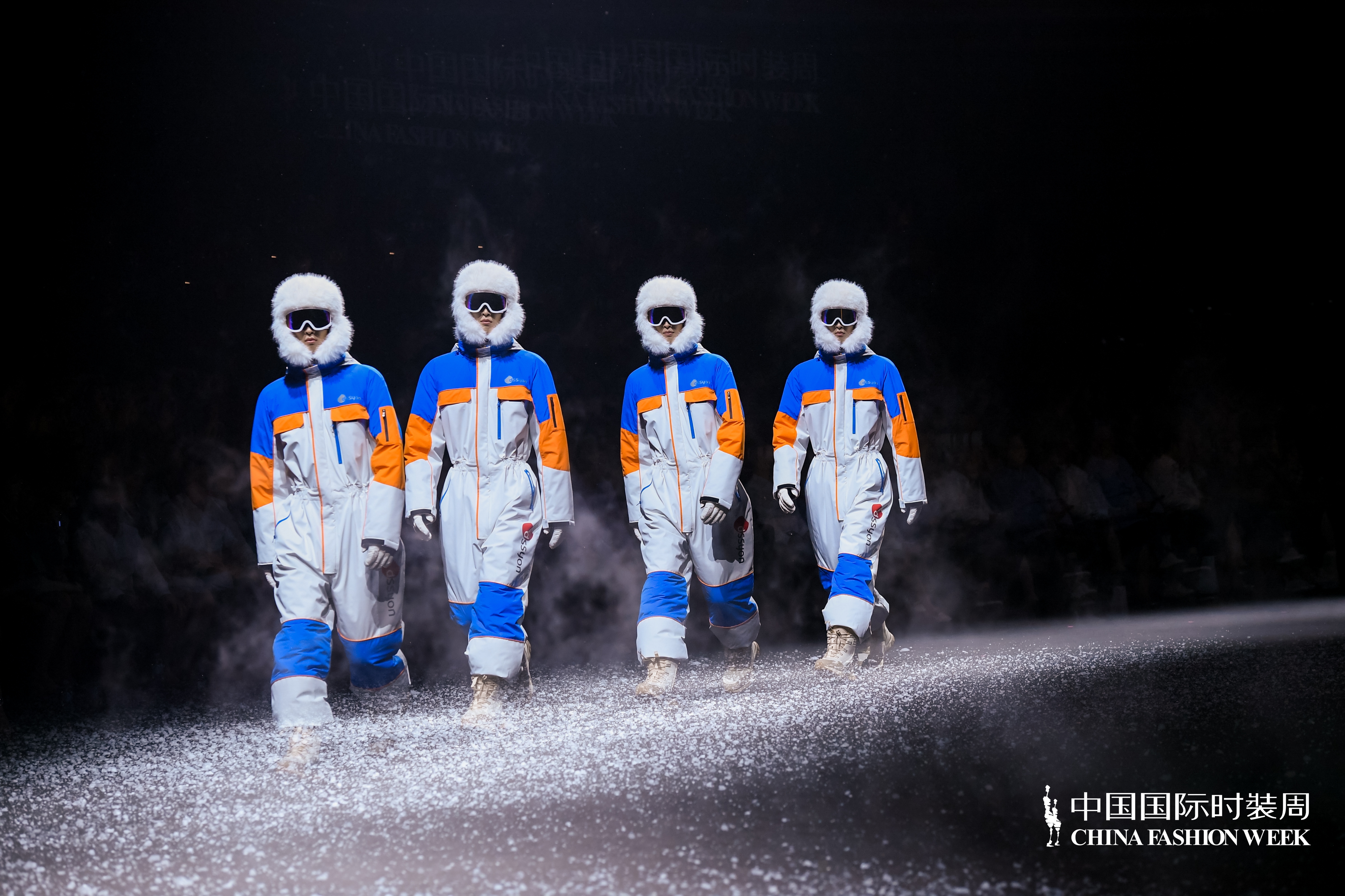 迪尚集團(tuán)與北京服裝學(xué)院通過產(chǎn)學(xué)研深度融合，發(fā)布工裝系列新品